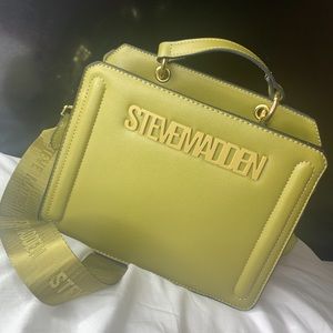A beautiful brand new Steve Madden bag.